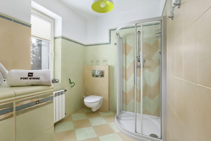 Room 10 of 20