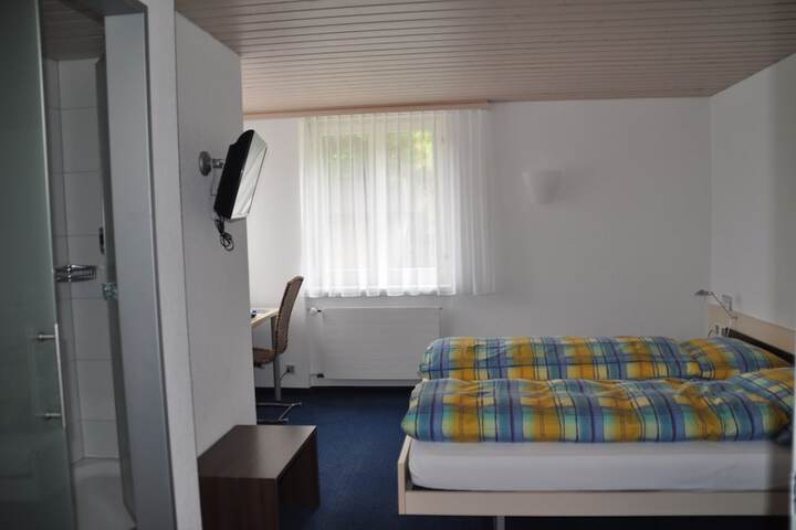 Room 12 of 96