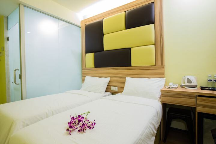 Room 7 of 24