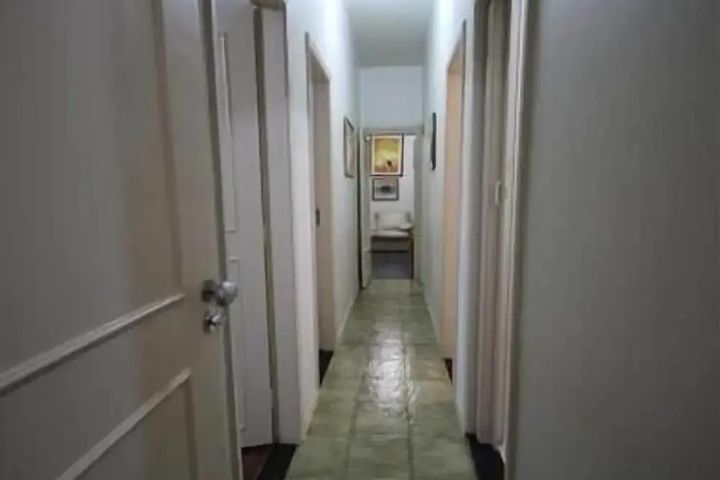 Room 9 of 15