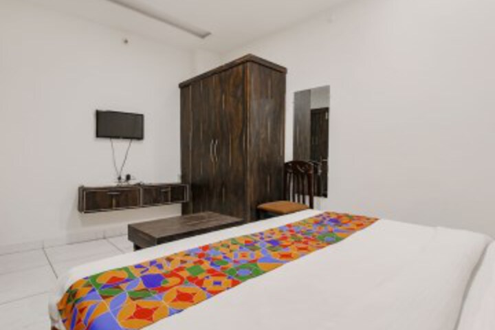Room 27 of 36