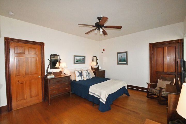 Room 2 of 40