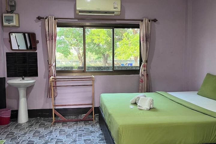 Room 9 of 90