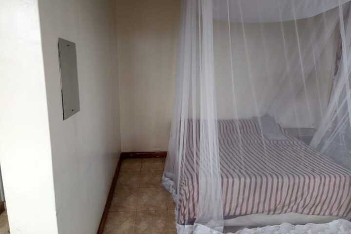 Room 10 of 25