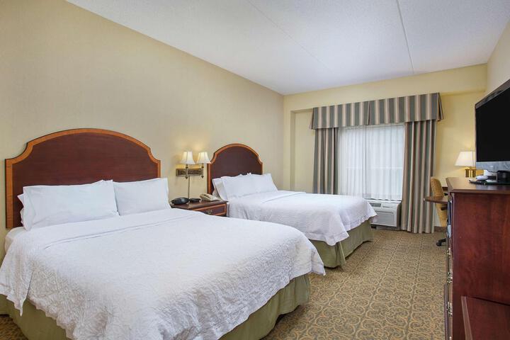 2 Queen Beds (6 of 13)