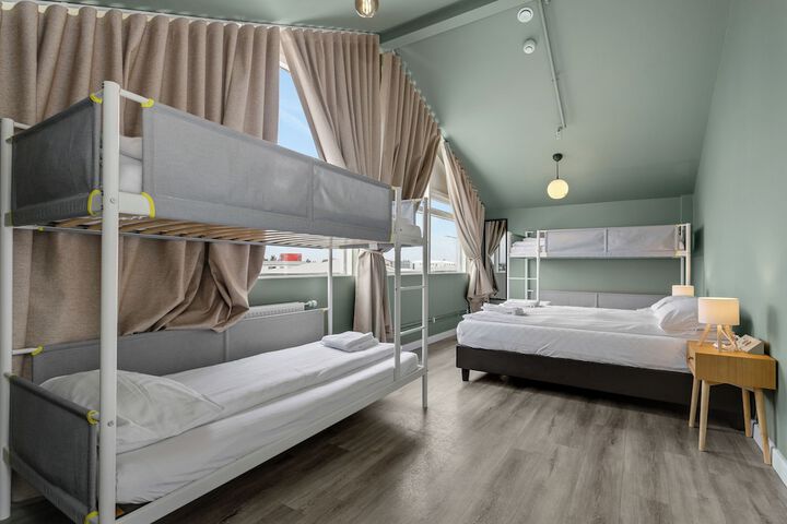 Room 44 of 87