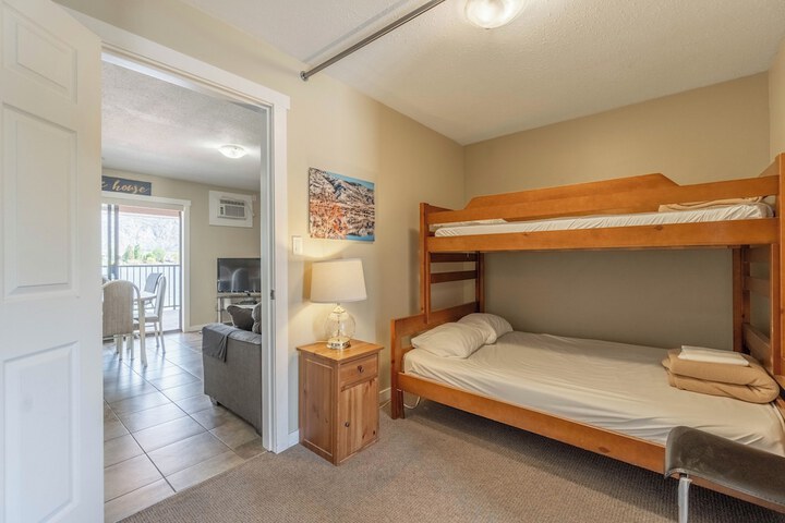 Room 13 of 18