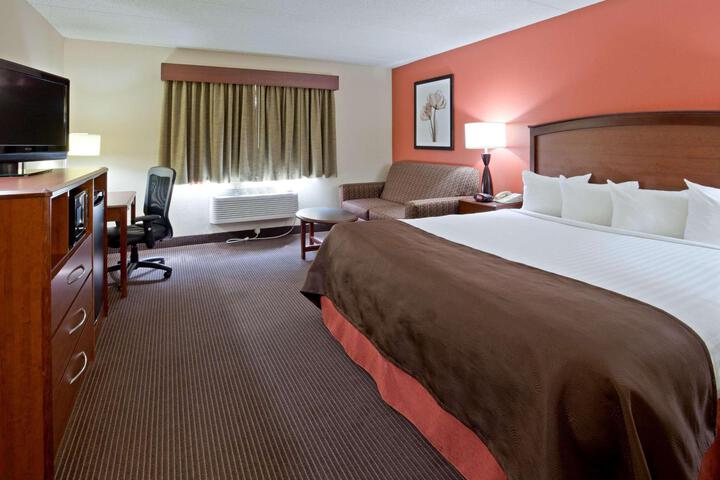 1 King Bed Accessible (5 of 20)
