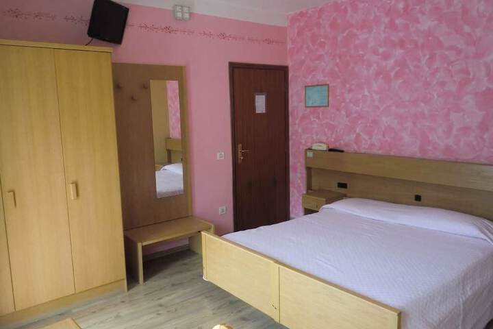 Room 2 of 25