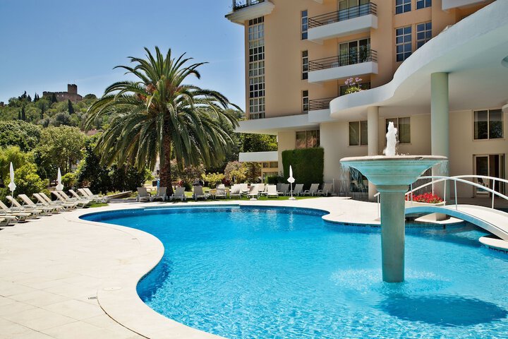 Hotel Pool