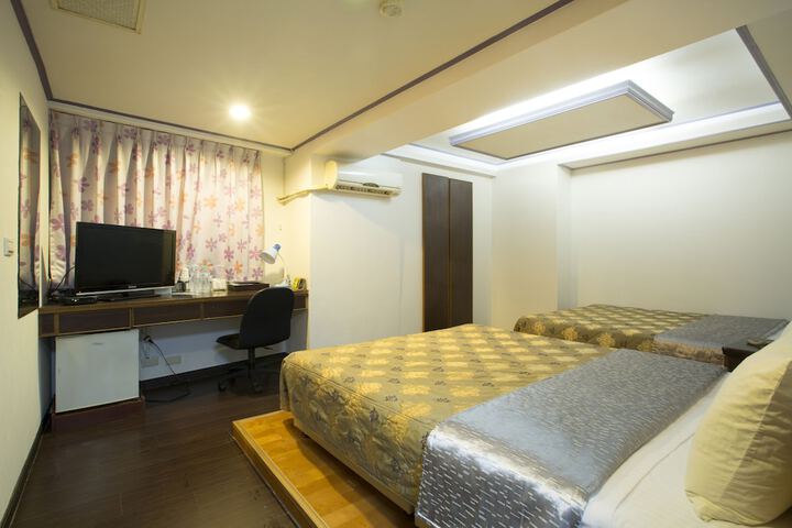 Room 8 of 35