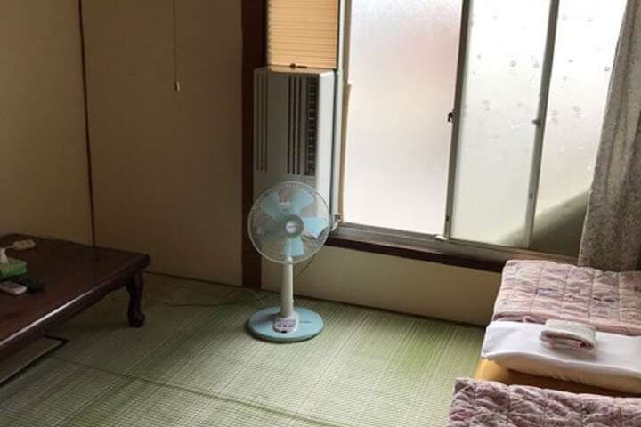Room 3 of 20