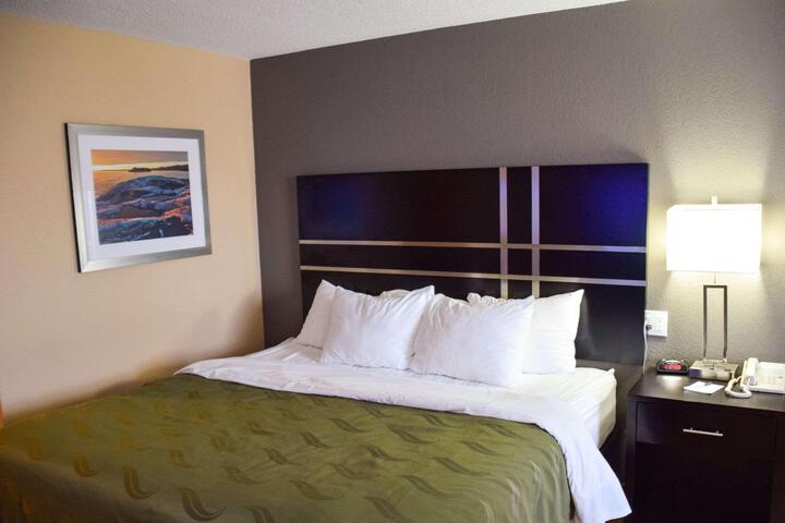 2 Queen Beds Accessible (14 of 18)