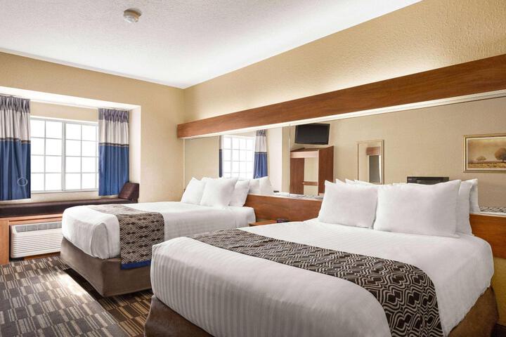 1 Queen Bed (11 of 20)