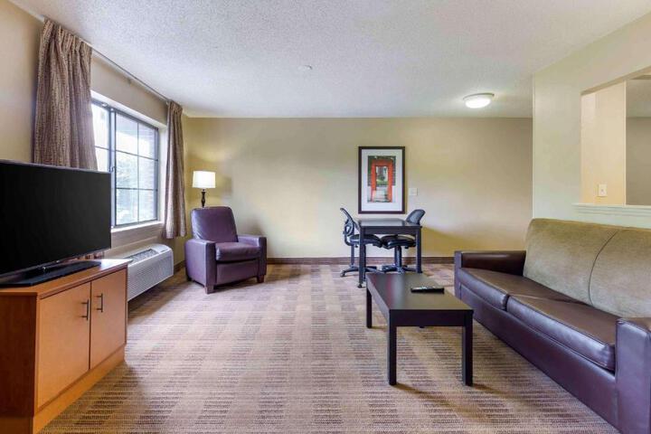 Hotel Suite Photo