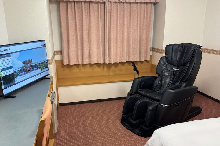 Room 3 of 6