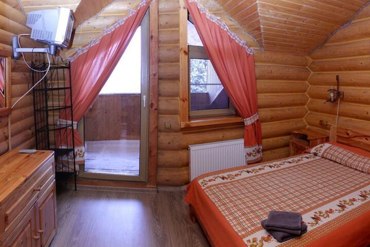 Room 4 of 106