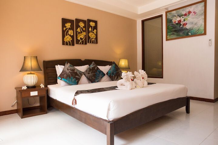 Room 6 of 90