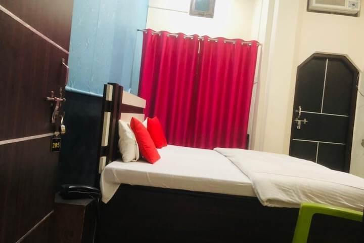 Room 4 of 14