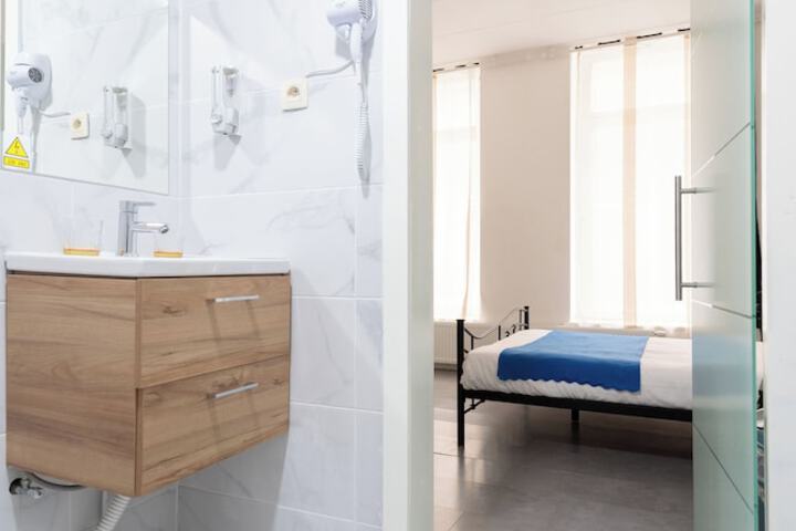 Room 13 of 29