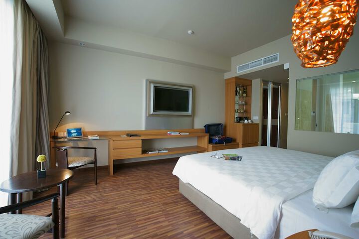 Room 18 of 131