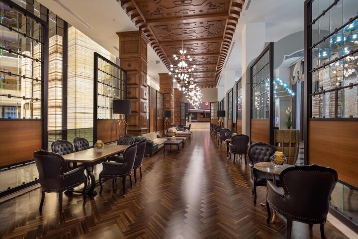 Entrance & Lobby