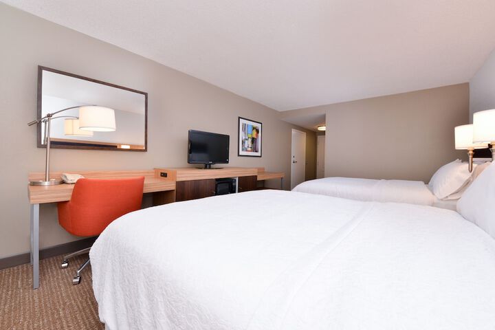 2 Queen Beds (5 of 11)