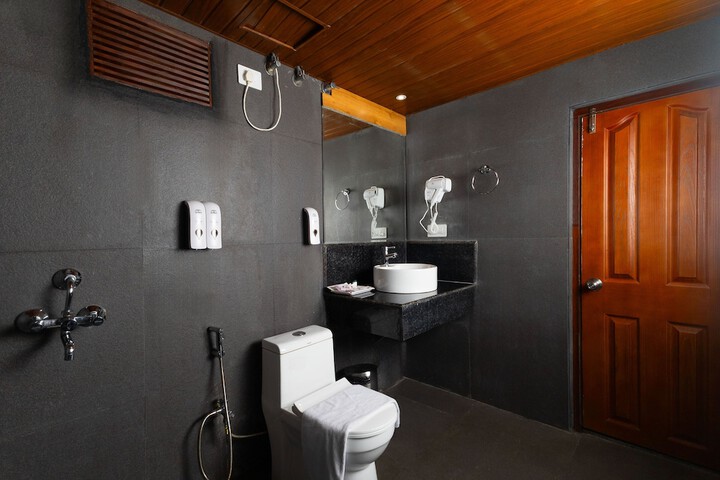 Room 32 of 59