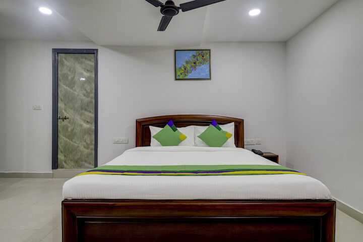 Room 7 of 33