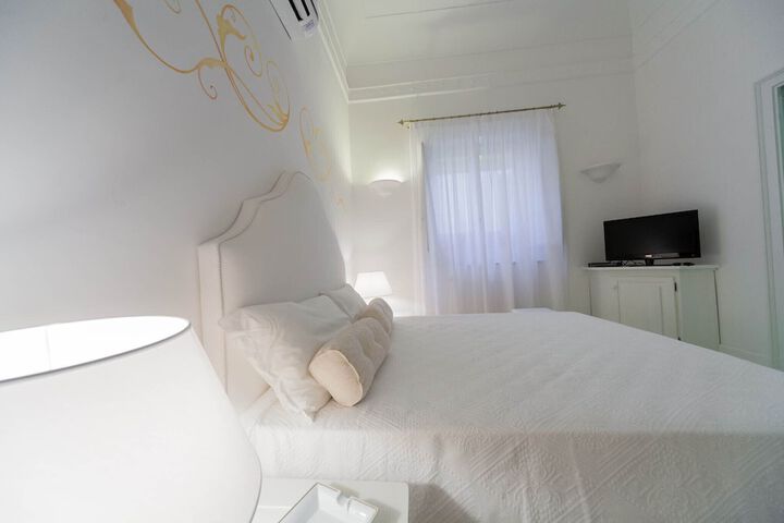 Room 6 of 44