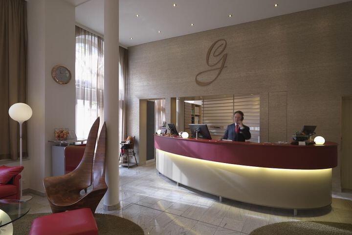 Entrance & Lobby
