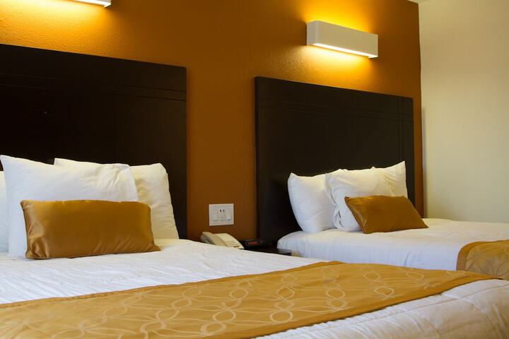 2 Double Beds (12 of 13)
