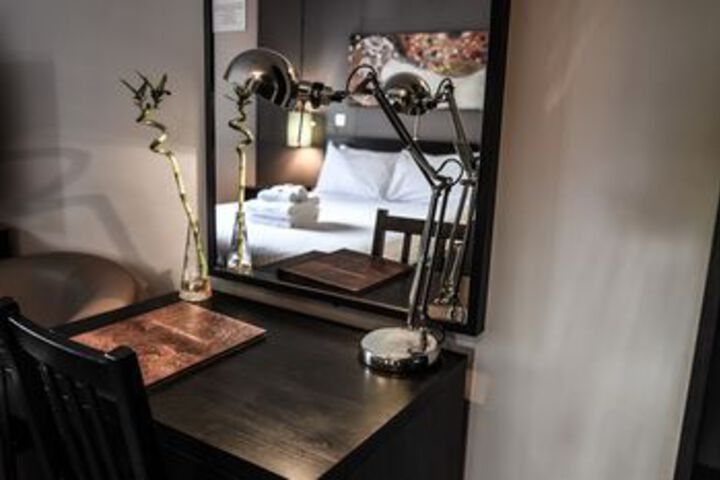 Room 33 of 40