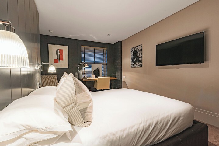 Room 10 of 43