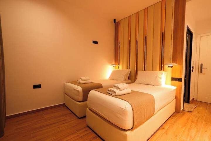Room 16 of 28