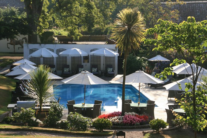 Hotel with Pool