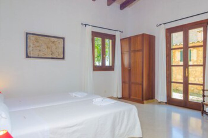 Room 42 of 59