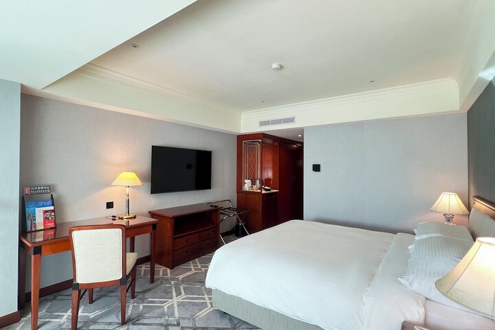 Room 27 of 93