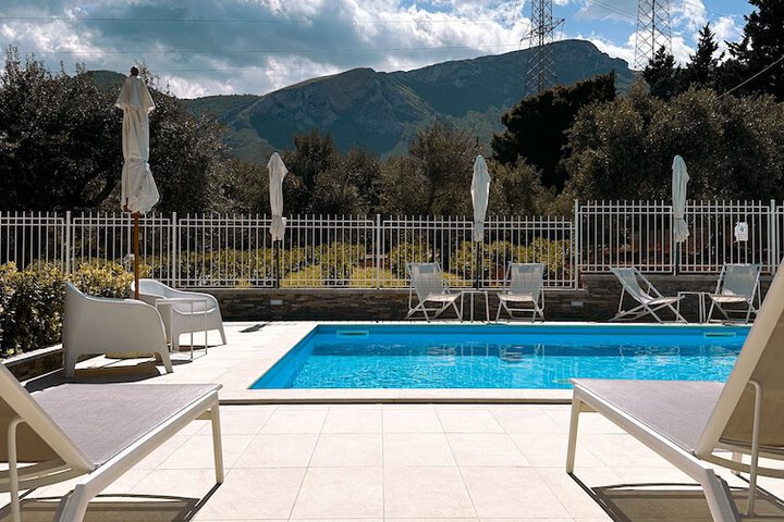 Pool 33 of 69