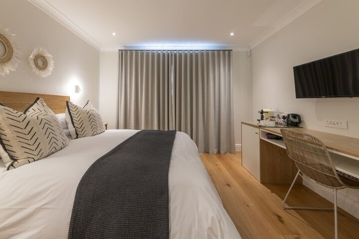 Room 4 of 97