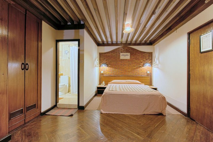 Room 7 of 82