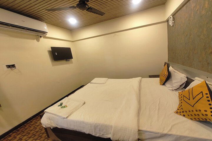 Room 9 of 35