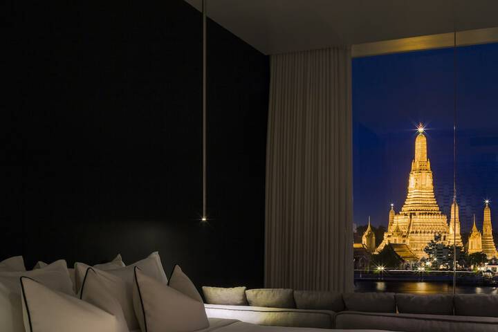 Room 27 of 76