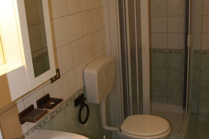 Room 12 of 30