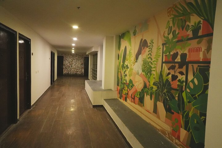 Room 32 of 46