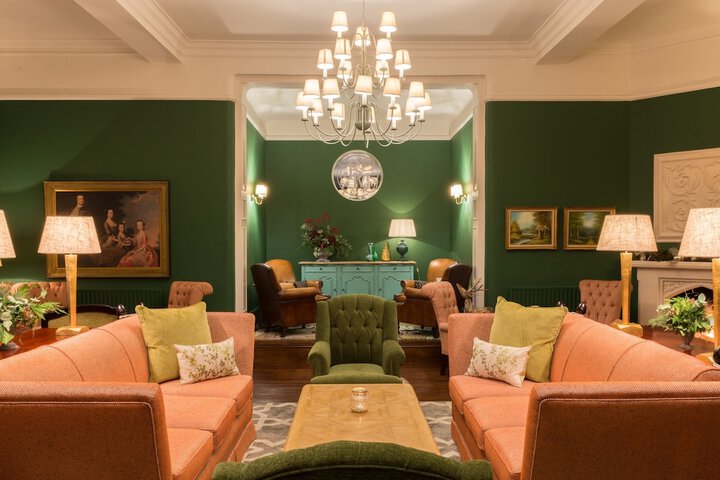 Lounge 119 of 138