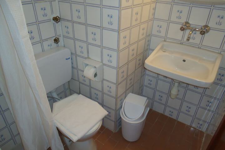 Room 10 of 39