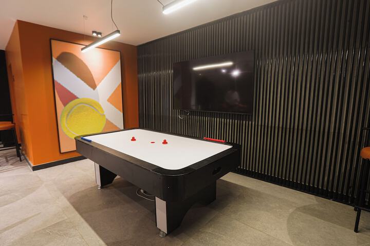 Lounge 80 of 100