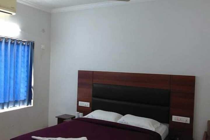 Room 3 of 8
