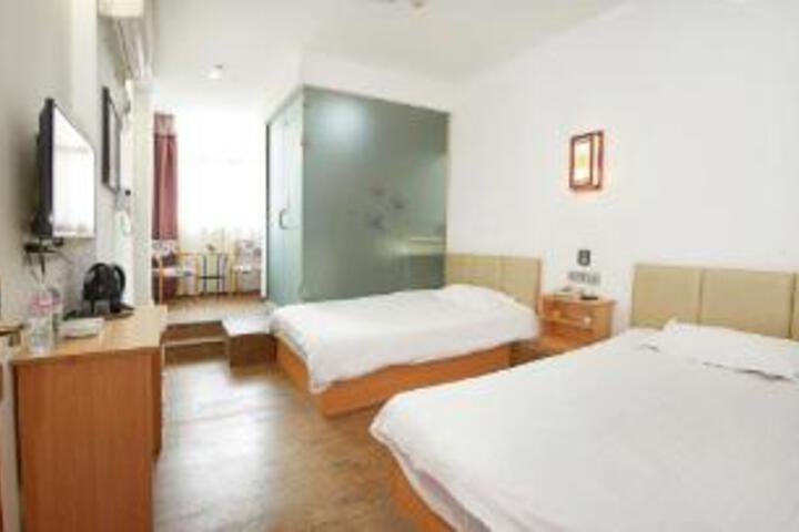 Room 7 of 8